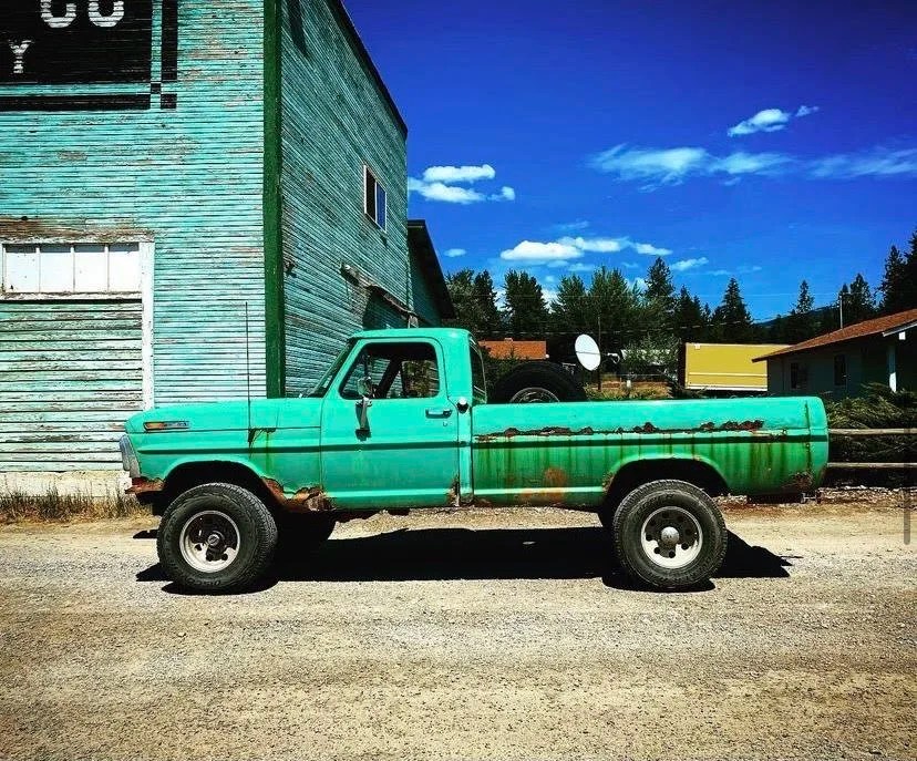  Teal Truck  Lindsey Pucci is an art teacher from Minnesota. She enjoys primarily working in ink, digital photography, and oil painting. She took the following picture while visiting northern Idaho this Summer. 